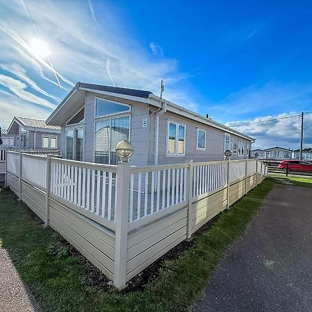 Luxury Lodge At Suffolk Sands Holiday Park Ref 45009Mv Felixstowe Esterno foto