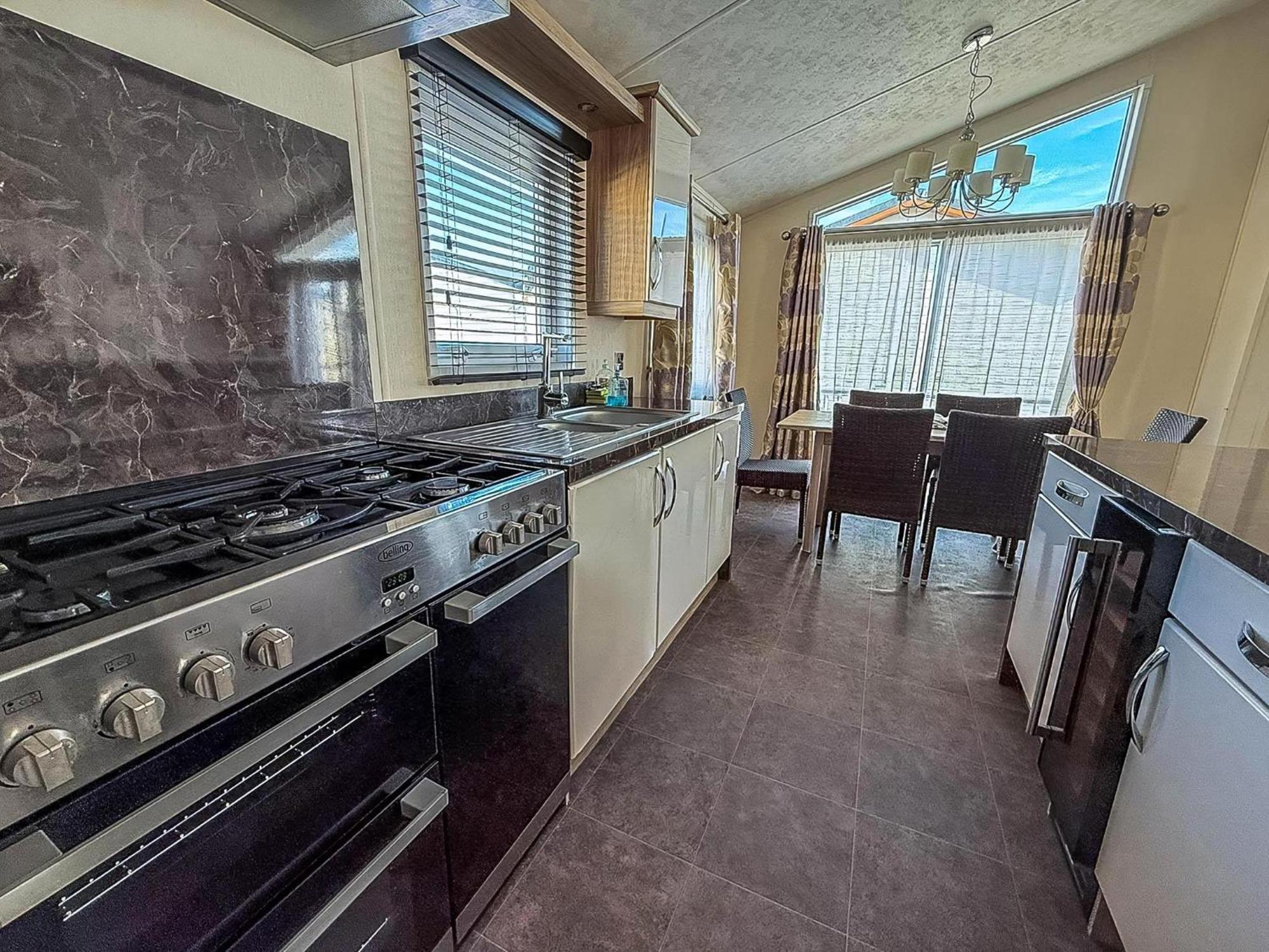 Luxury Lodge At Suffolk Sands Holiday Park Ref 45009Mv Felixstowe Esterno foto